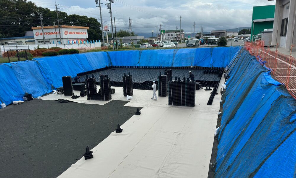 保護シート敷設＆組み立て状況